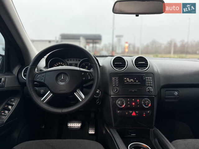 Чорний Мерседес М-Клас, об'ємом двигуна 2.99 л та пробігом 373 тис. км за 10800 $, фото 42 на Automoto.ua