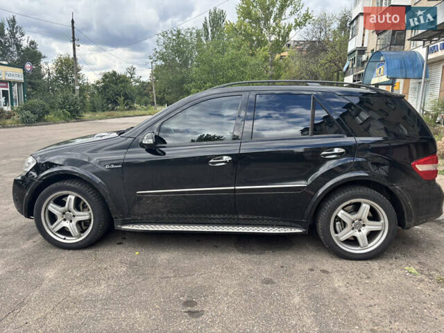 Черный Мерседес М-Класс, объемом двигателя 6.3 л и пробегом 148 тыс. км за 12500 $, фото 2 на Automoto.ua