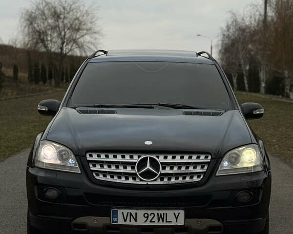 Черный Мерседес М-Класс, объемом двигателя 3 л и пробегом 275 тыс. км за 7900 $, фото 2 на Automoto.ua