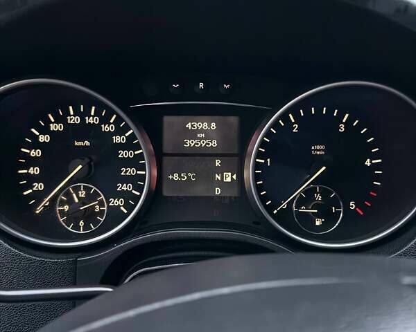 Черный Мерседес М-Класс, объемом двигателя 2.99 л и пробегом 396 тыс. км за 12000 $, фото 9 на Automoto.ua