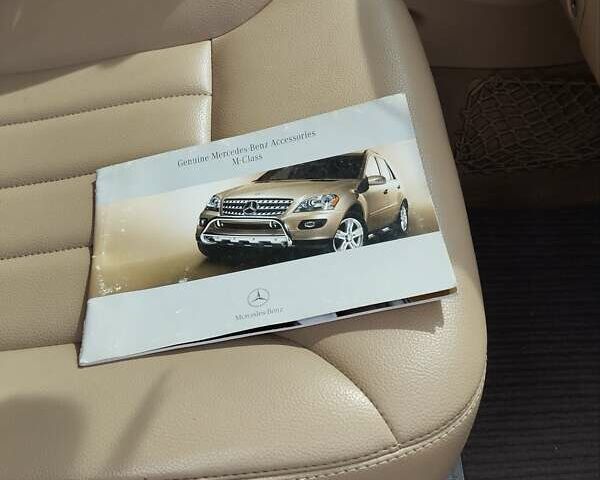 Черный Мерседес М-Класс, объемом двигателя 5.46 л и пробегом 239 тыс. км за 10800 $, фото 20 на Automoto.ua