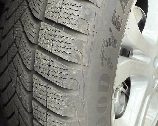 Черный Мерседес М-Класс, объемом двигателя 3.5 л и пробегом 174 тыс. км за 10999 $, фото 71 на Automoto.ua