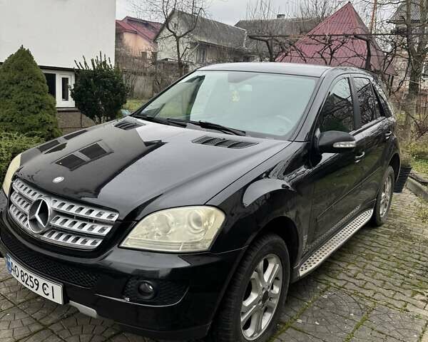 Черный Мерседес М-Класс, объемом двигателя 2.99 л и пробегом 270 тыс. км за 13600 $, фото 1 на Automoto.ua