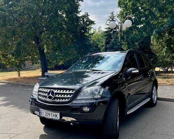 Черный Мерседес М-Класс, объемом двигателя 3.5 л и пробегом 113 тыс. км за 12200 $, фото 1 на Automoto.ua