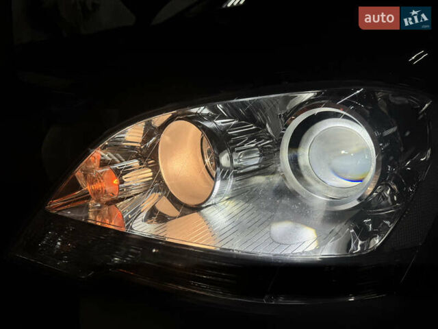 Черный Мерседес М-Класс, объемом двигателя 3.5 л и пробегом 196 тыс. км за 15000 $, фото 52 на Automoto.ua