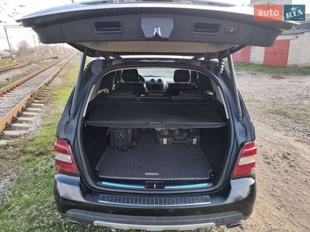 Черный Мерседес М-Класс, объемом двигателя 2.99 л и пробегом 310 тыс. км за 12500 $, фото 7 на Automoto.ua