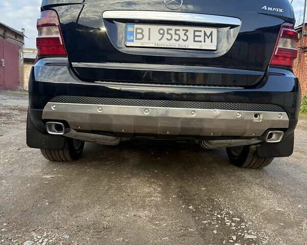 Черный Мерседес М-Класс, объемом двигателя 3.5 л и пробегом 221 тыс. км за 12800 $, фото 12 на Automoto.ua