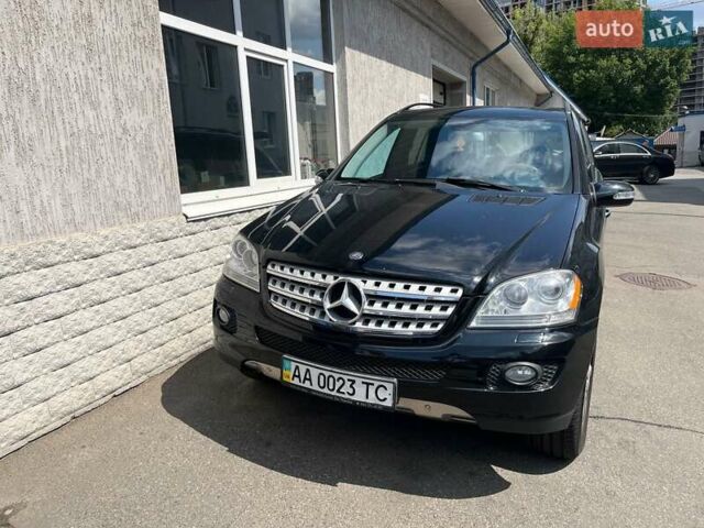 Чорний Мерседес М-Клас, об'ємом двигуна 3 л та пробігом 248 тис. км за 15400 $, фото 2 на Automoto.ua
