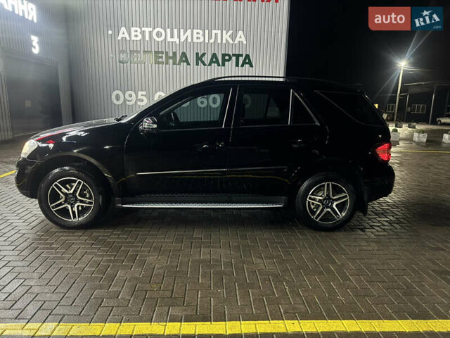 Черный Мерседес М-Класс, объемом двигателя 3.5 л и пробегом 196 тыс. км за 15000 $, фото 44 на Automoto.ua