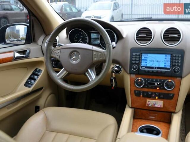 Чорний Мерседес М-Клас, об'ємом двигуна 3.5 л та пробігом 197 тис. км за 9999 $, фото 43 на Automoto.ua