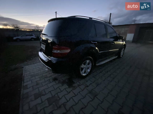 Черный Мерседес М-Класс, объемом двигателя 3 л и пробегом 250 тыс. км за 16999 $, фото 4 на Automoto.ua