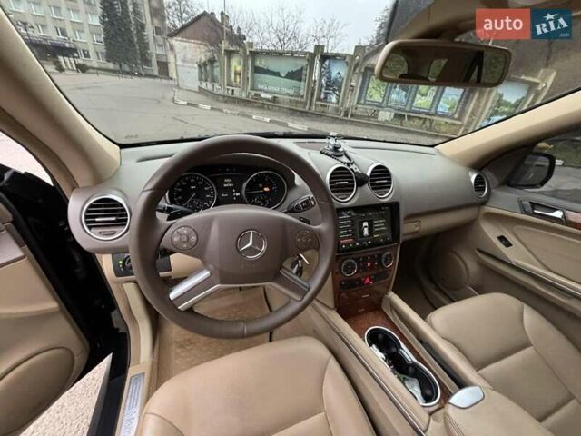 Чорний Мерседес М-Клас, об'ємом двигуна 2.99 л та пробігом 370 тис. км за 10900 $, фото 15 на Automoto.ua