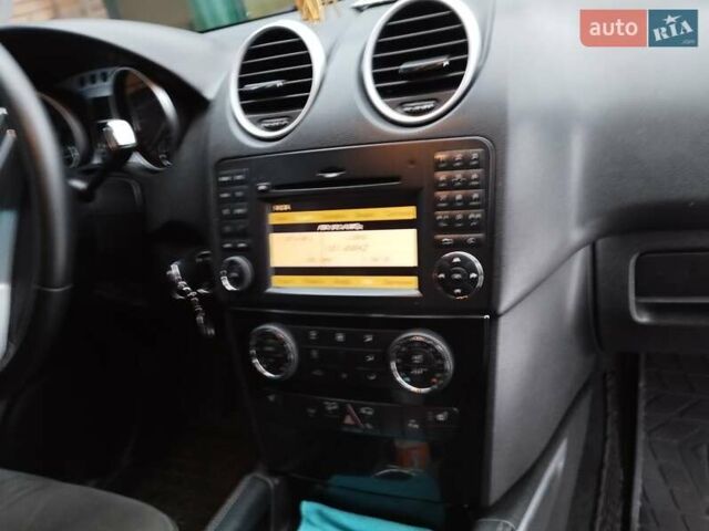 Черный Мерседес М-Класс, объемом двигателя 2.99 л и пробегом 290 тыс. км за 12000 $, фото 8 на Automoto.ua