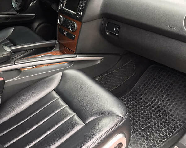 Черный Мерседес М-Класс, объемом двигателя 3.5 л и пробегом 294 тыс. км за 14500 $, фото 11 на Automoto.ua