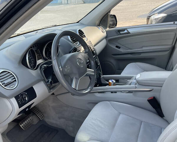 Черный Мерседес М-Класс, объемом двигателя 3 л и пробегом 177 тыс. км за 15300 $, фото 16 на Automoto.ua