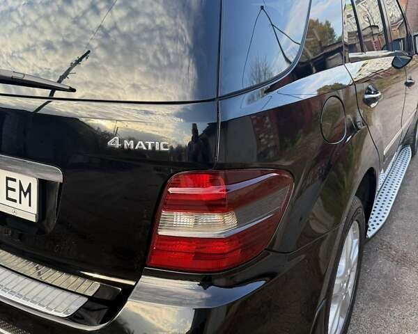 Черный Мерседес М-Класс, объемом двигателя 3.5 л и пробегом 221 тыс. км за 12800 $, фото 2 на Automoto.ua