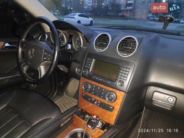 Черный Мерседес М-Класс, объемом двигателя 3.5 л и пробегом 237 тыс. км за 12000 $, фото 21 на Automoto.ua