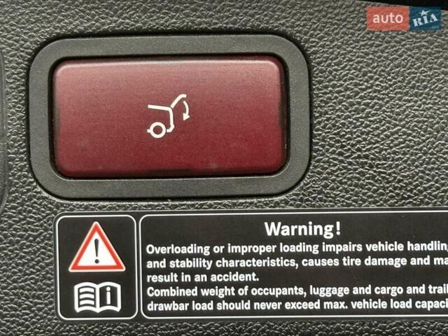 Черный Мерседес М-Класс, объемом двигателя 3.5 л и пробегом 174 тыс. км за 10950 $, фото 75 на Automoto.ua