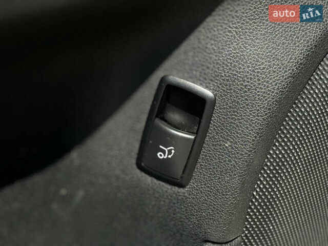 Черный Мерседес М-Класс, объемом двигателя 3.5 л и пробегом 287 тыс. км за 10500 $, фото 17 на Automoto.ua