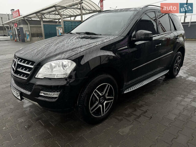 Черный Мерседес М-Класс, объемом двигателя 3.5 л и пробегом 196 тыс. км за 15000 $, фото 1 на Automoto.ua