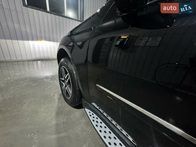 Черный Мерседес М-Класс, объемом двигателя 3.5 л и пробегом 196 тыс. км за 15000 $, фото 2 на Automoto.ua