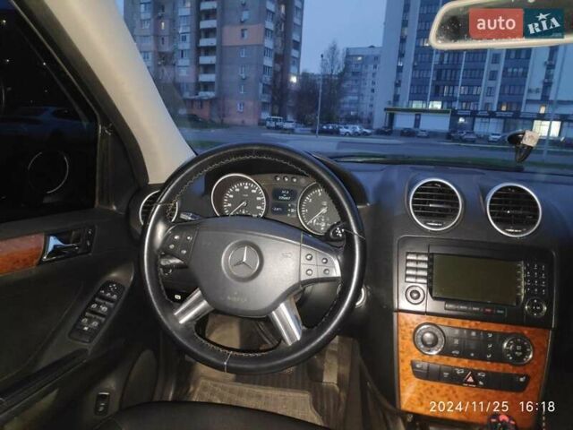 Черный Мерседес М-Класс, объемом двигателя 3.5 л и пробегом 237 тыс. км за 12000 $, фото 17 на Automoto.ua