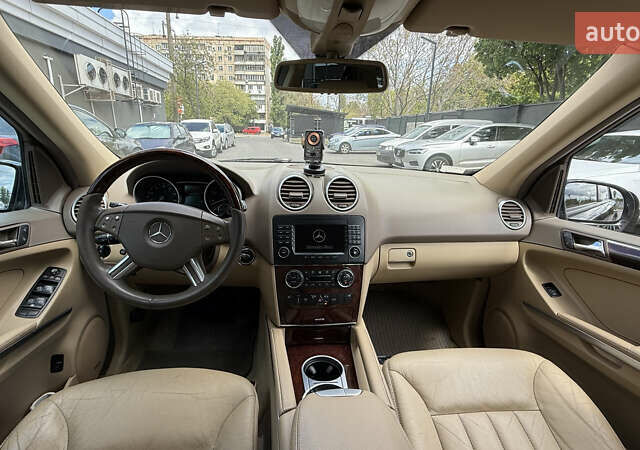 Черный Мерседес М-Класс, объемом двигателя 3.5 л и пробегом 220 тыс. км за 10500 $, фото 11 на Automoto.ua
