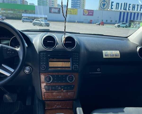Чорний Мерседес М-Клас, об'ємом двигуна 0 л та пробігом 338 тис. км за 11300 $, фото 17 на Automoto.ua