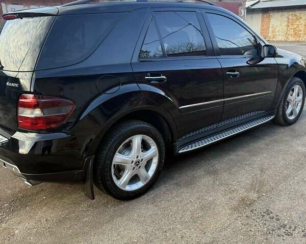 Черный Мерседес М-Класс, объемом двигателя 3.5 л и пробегом 221 тыс. км за 12800 $, фото 4 на Automoto.ua