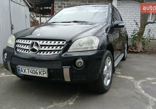 Черный Мерседес М-Класс, объемом двигателя 3.5 л и пробегом 220 тыс. км за 9999 $, фото 3 на Automoto.ua