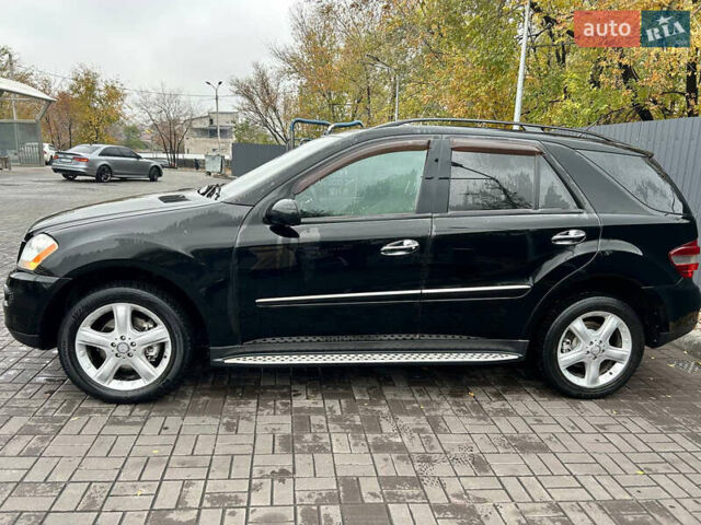 Черный Мерседес М-Класс, объемом двигателя 3.5 л и пробегом 276 тыс. км за 10499 $, фото 2 на Automoto.ua