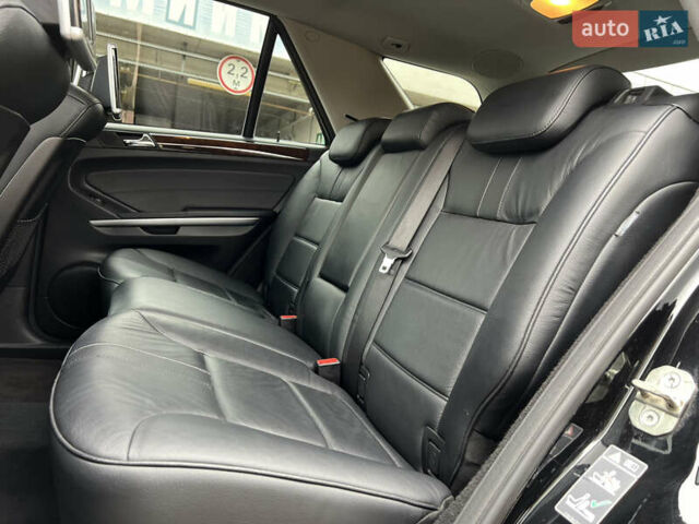 Черный Мерседес М-Класс, объемом двигателя 3.5 л и пробегом 265 тыс. км за 14300 $, фото 44 на Automoto.ua