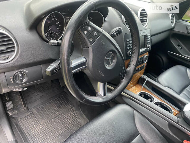 Черный Мерседес М-Класс, объемом двигателя 3.5 л и пробегом 295 тыс. км за 10000 $, фото 6 на Automoto.ua