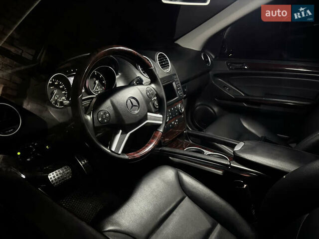 Черный Мерседес М-Класс, объемом двигателя 3.5 л и пробегом 196 тыс. км за 15000 $, фото 51 на Automoto.ua