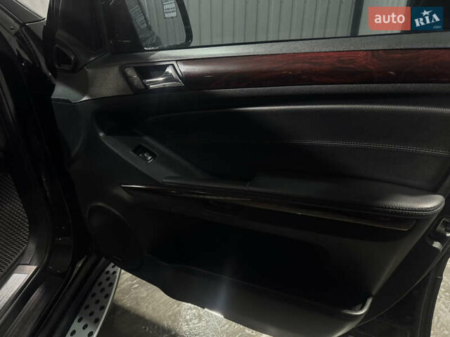 Черный Мерседес М-Класс, объемом двигателя 3.5 л и пробегом 196 тыс. км за 15000 $, фото 23 на Automoto.ua