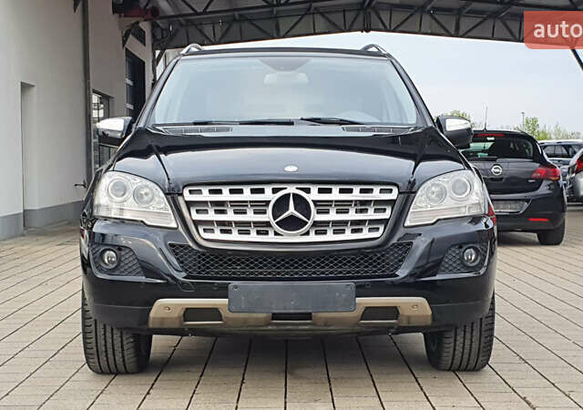 Черный Мерседес М-Класс, объемом двигателя 3 л и пробегом 177 тыс. км за 15300 $, фото 8 на Automoto.ua