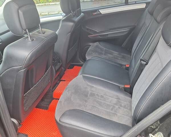 Черный Мерседес М-Класс, объемом двигателя 2.99 л и пробегом 281 тыс. км за 14000 $, фото 6 на Automoto.ua