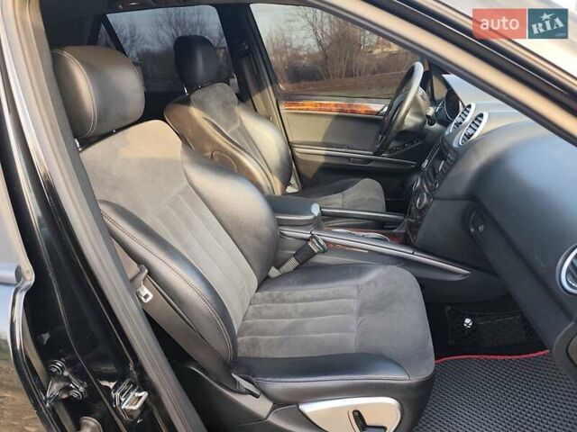 Черный Мерседес М-Класс, объемом двигателя 2.99 л и пробегом 310 тыс. км за 12500 $, фото 13 на Automoto.ua