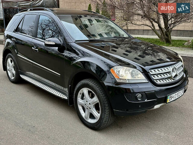 Чорний Мерседес М-Клас, об'ємом двигуна 3 л та пробігом 255 тис. км за 14000 $, фото 5 на Automoto.ua