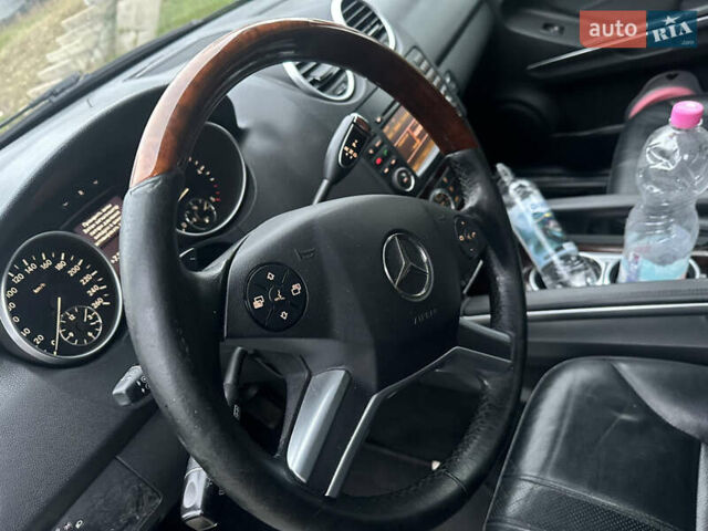 Черный Мерседес М-Класс, объемом двигателя 2.99 л и пробегом 480 тыс. км за 13500 $, фото 6 на Automoto.ua