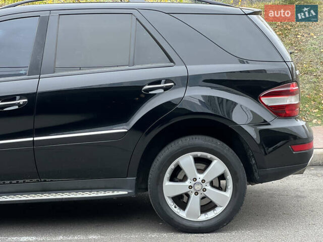 Черный Мерседес М-Класс, объемом двигателя 3.5 л и пробегом 265 тыс. км за 14300 $, фото 12 на Automoto.ua