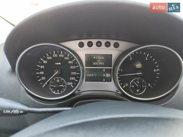 Черный Мерседес М-Класс, объемом двигателя 2.99 л и пробегом 310 тыс. км за 12500 $, фото 1 на Automoto.ua