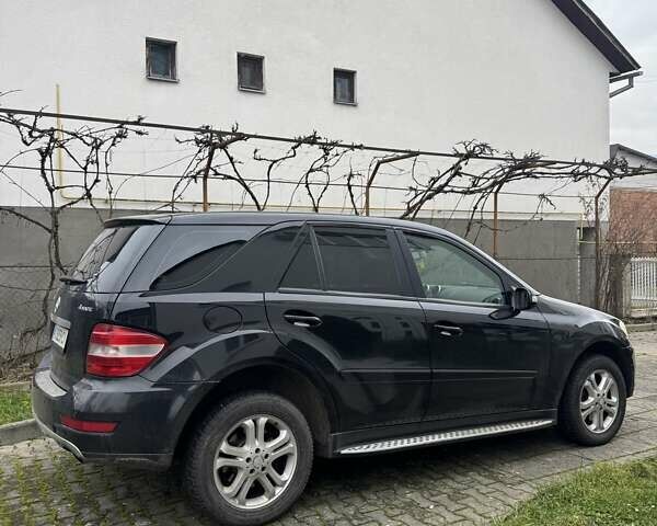 Черный Мерседес М-Класс, объемом двигателя 2.99 л и пробегом 270 тыс. км за 13600 $, фото 6 на Automoto.ua