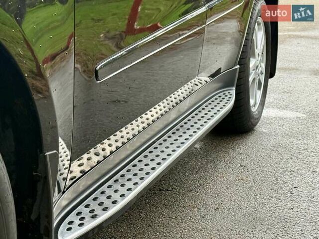 Черный Мерседес М-Класс, объемом двигателя 3.5 л и пробегом 174 тыс. км за 10999 $, фото 72 на Automoto.ua