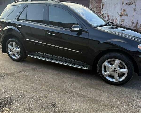 Черный Мерседес М-Класс, объемом двигателя 3.5 л и пробегом 221 тыс. км за 12800 $, фото 7 на Automoto.ua