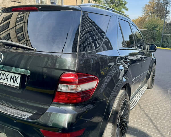 Черный Мерседес М-Класс, объемом двигателя 6.21 л и пробегом 174 тыс. км за 18999 $, фото 6 на Automoto.ua