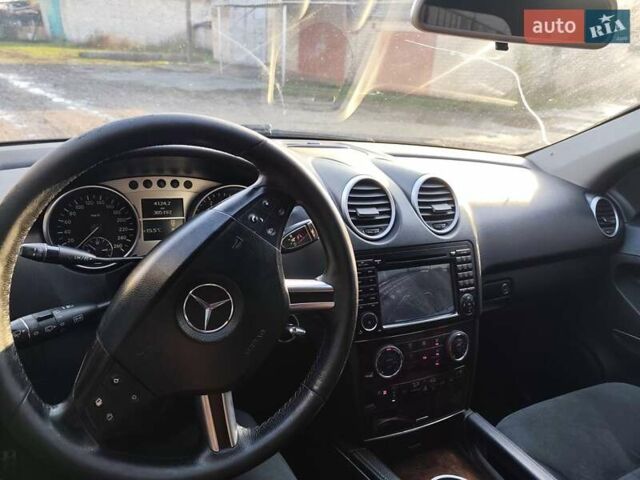 Черный Мерседес М-Класс, объемом двигателя 2.99 л и пробегом 310 тыс. км за 12500 $, фото 2 на Automoto.ua