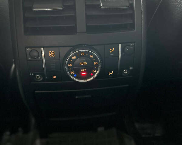 Черный Мерседес М-Класс, объемом двигателя 3.5 л и пробегом 276 тыс. км за 10499 $, фото 11 на Automoto.ua