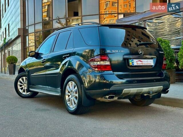Чорний Мерседес М-Клас, об'ємом двигуна 3 л та пробігом 250 тис. км за 14999 $, фото 10 на Automoto.ua