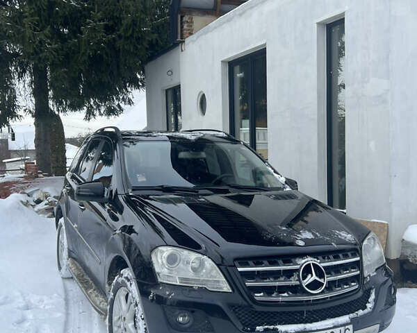 Черный Мерседес М-Класс, объемом двигателя 3 л и пробегом 293 тыс. км за 14125 $, фото 1 на Automoto.ua